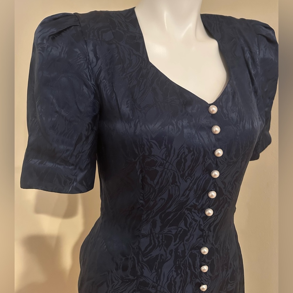 SILK STUDIO Vintage Satin Navy Shoulder pads 100% Silk Pearl Buttons Dress Sz 4 - Picture 7 of 16